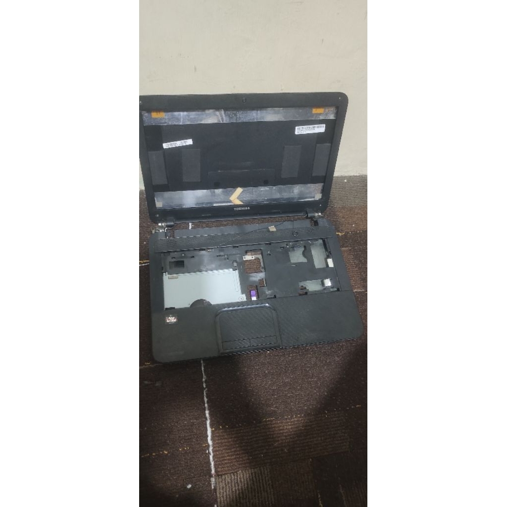 casing laptop Toshiba satellite C800 C800D lumayan layak pakai 400rb