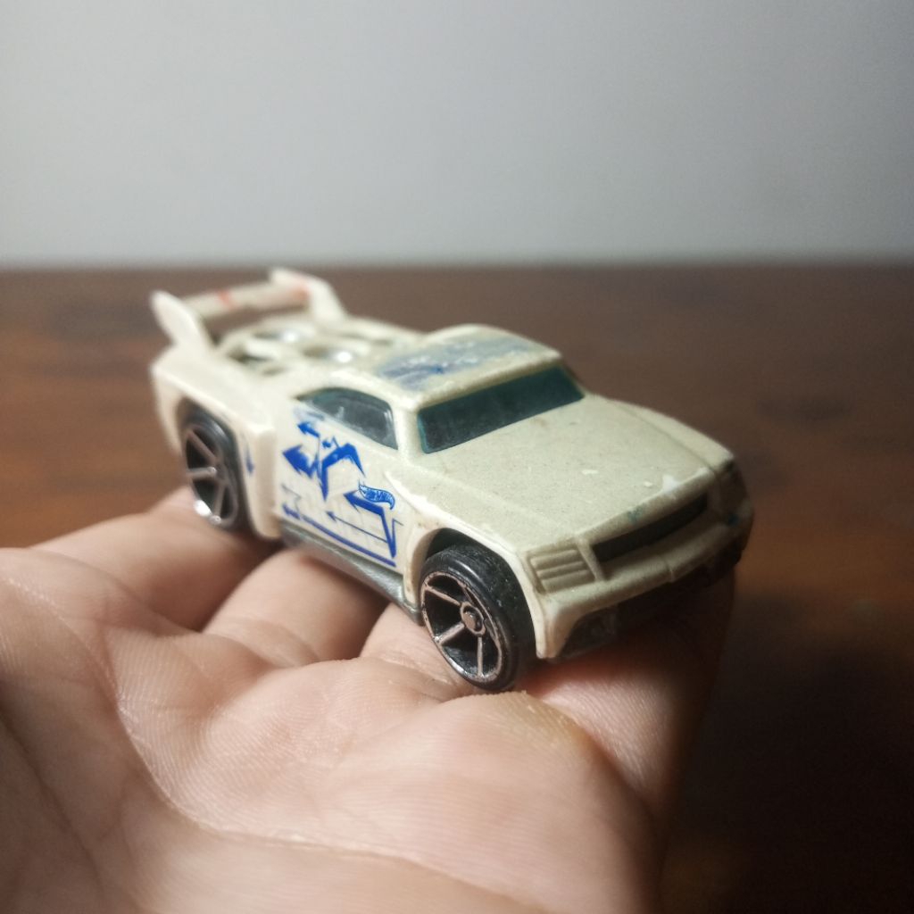hotwheels bassline