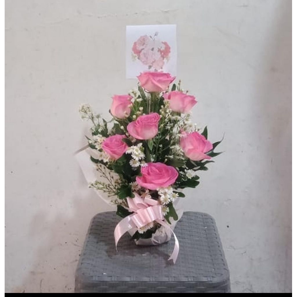 karangan bunga vas kecil.mawar pink tua