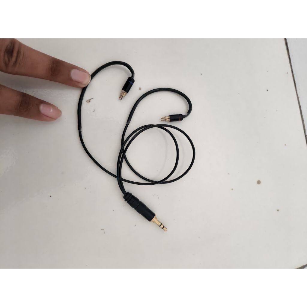 kabel iem pendek