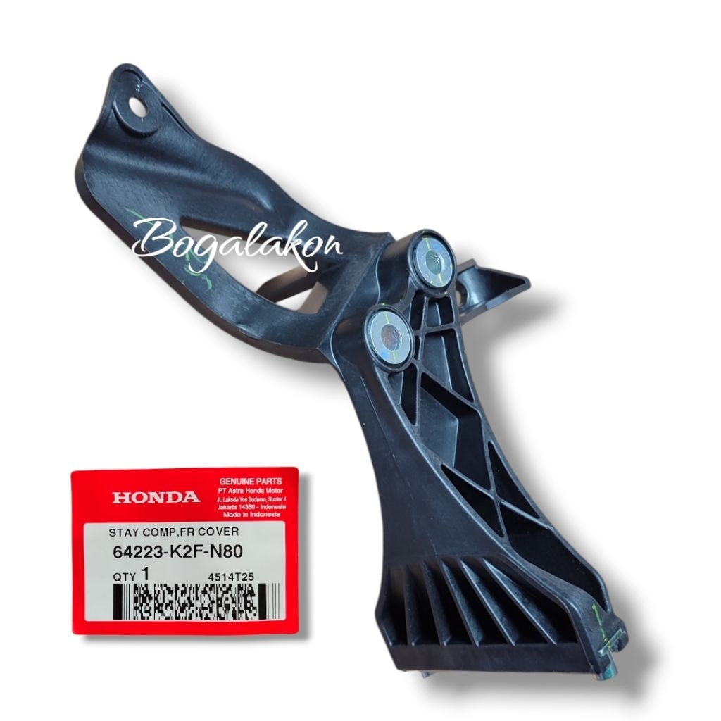 Staycomp braket cover depan scoopy k2f original 64223k2fn80