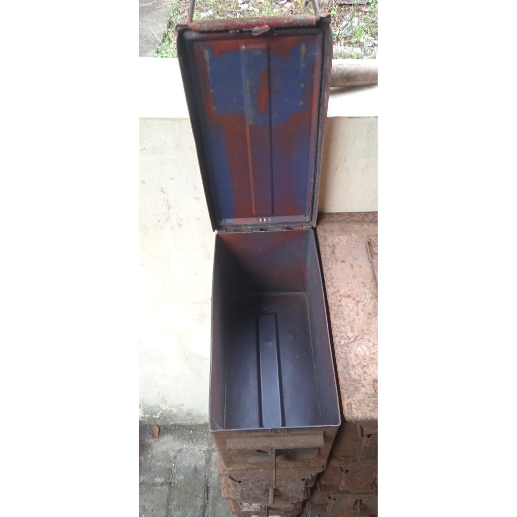 Box wadah perkakas kunci kunci brankas uang