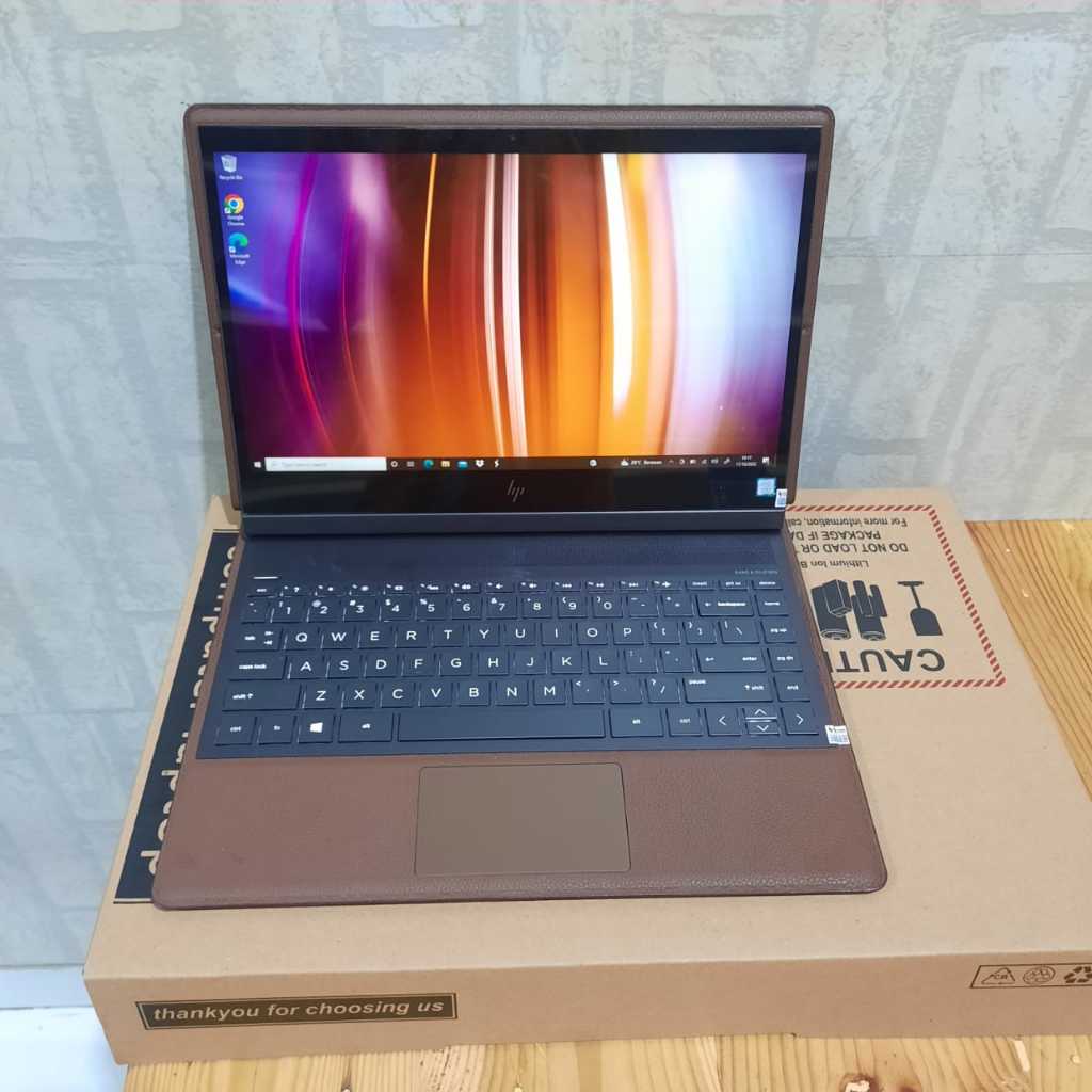 Laptop HP 13-ak0041TU, Spectre Folio Convertible Tablet, (No Touchscreen), Core i7 - 8500Y, Ram 16/ 