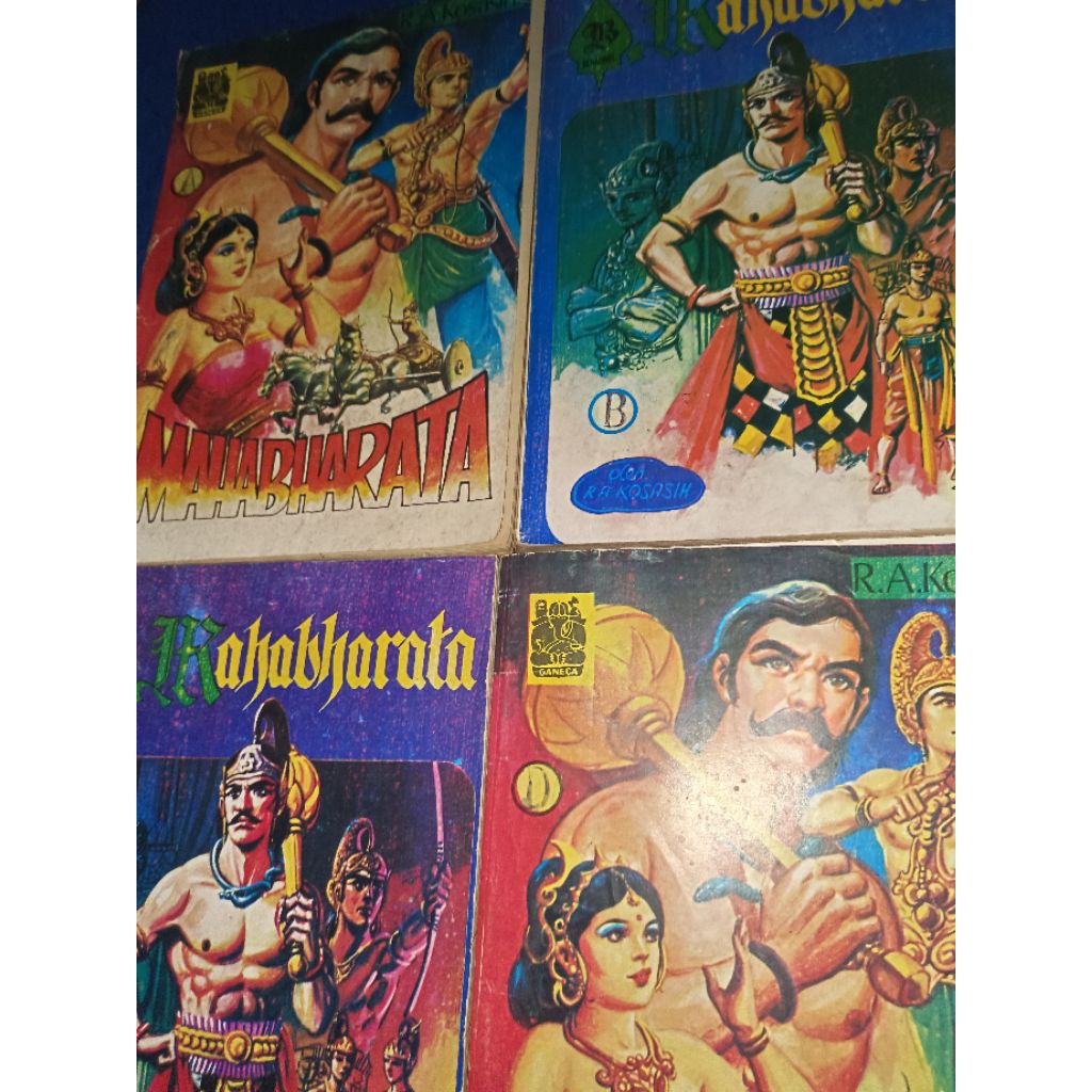 Komik Mahabharata 4 Buku, set Mahabharata RA Kosasih, kondisi mulus seperti di foto, format buku bes