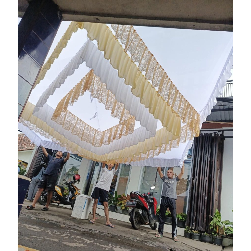 plafon dekorasi tenda / plafon tenda model arus kain brukat + kain abutay