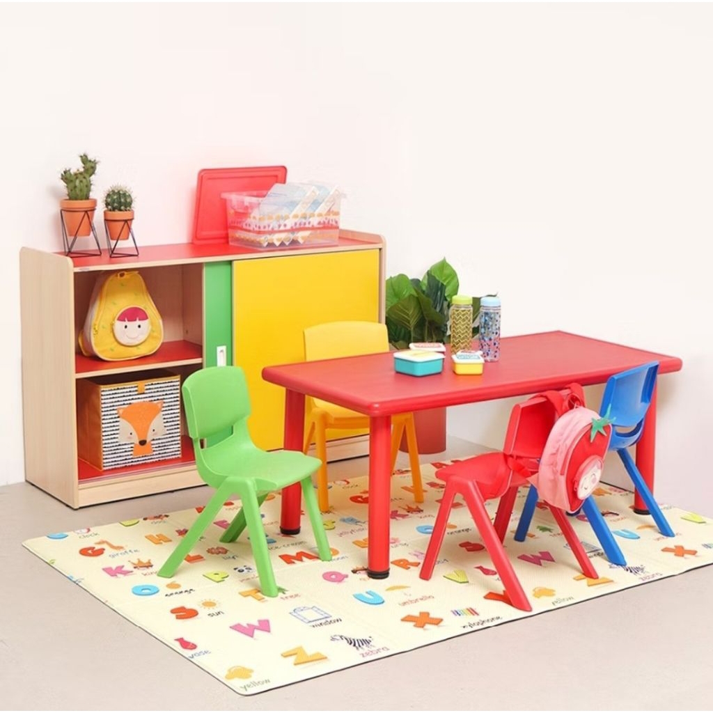 PRELOVED include 2kursi - Informa Yaris Meja Anak warna merah / Kids Table / Meja Anak Informa