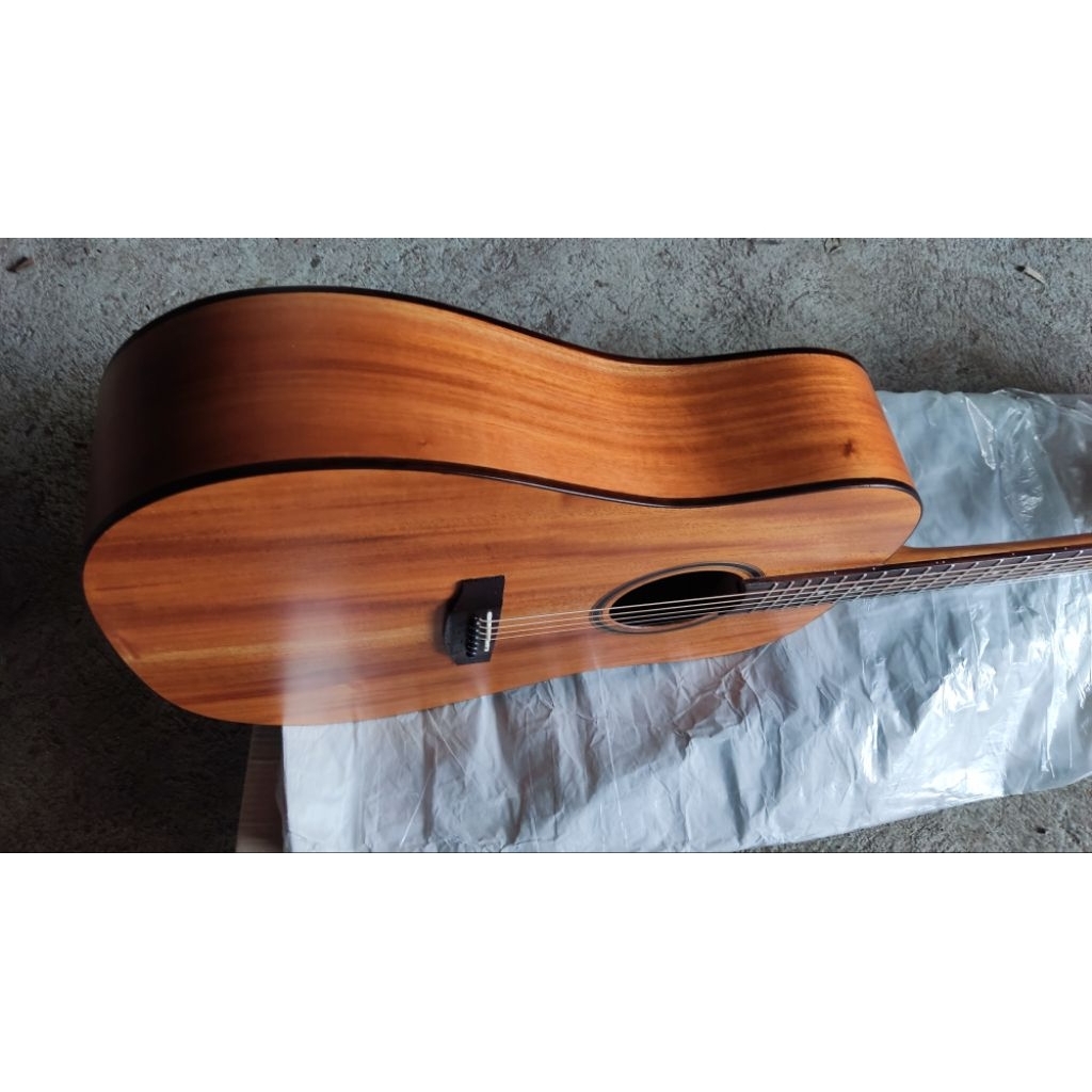 gitar solid mahogani