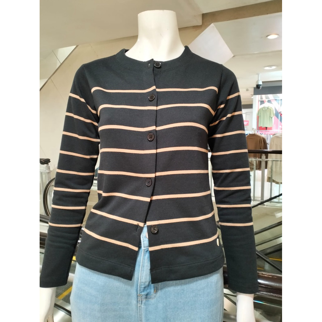 C2 Outfitters Sherin T’shirt wanita