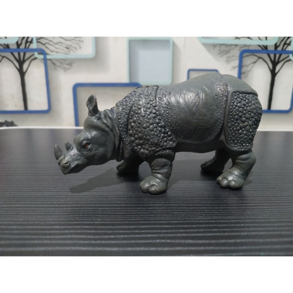 Mainan figure hewan animal badak second