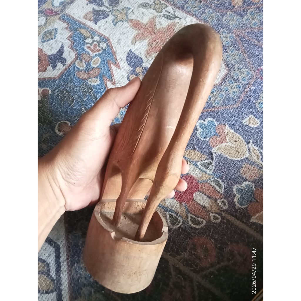 patung kayu Cendana kuno