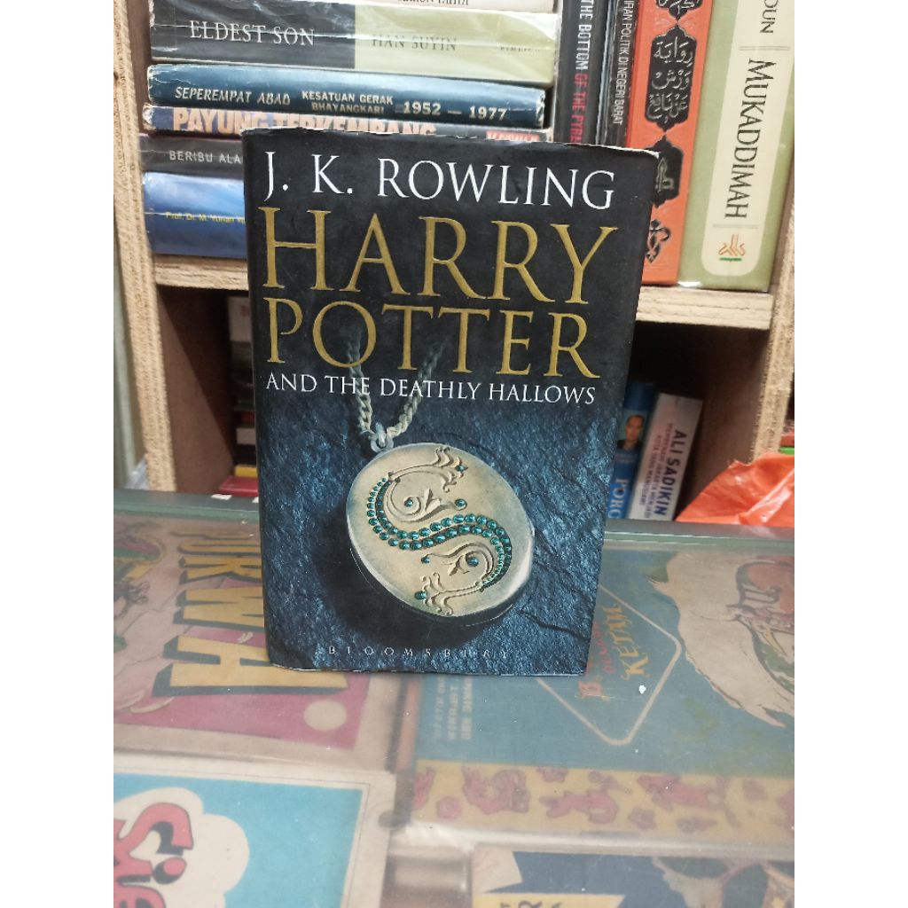 novel J.K ROWLING HARRY POTTER AND THE DEATHLY HALLOWS Hardcover