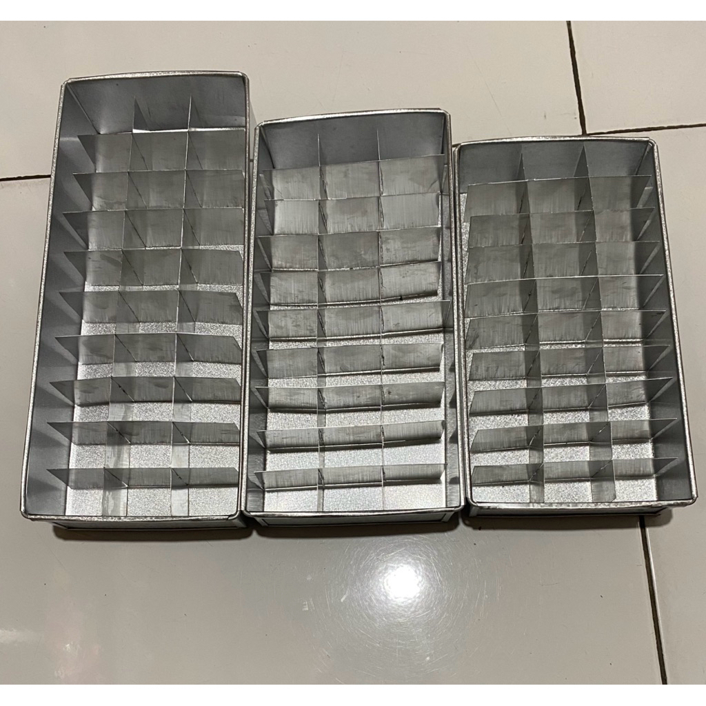 Loyang Dan Sekat Brownies 30 Lubang Ukuran 20x10/22x10/25x10 Cm Tinggi 4 Cm / Loyang Sekat Kue Bolu 