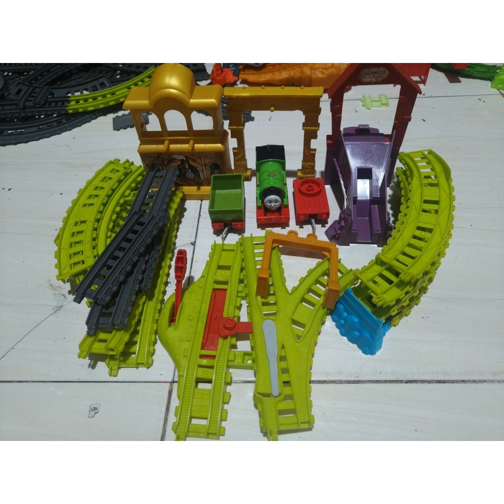 mainan kereta anak Thomas gullane matel original track master