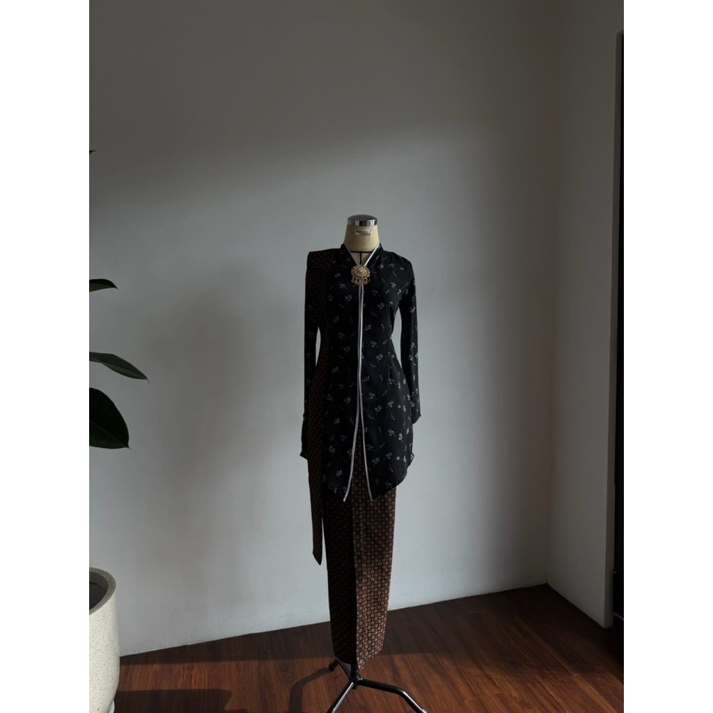 Kebaya Mawar Arum