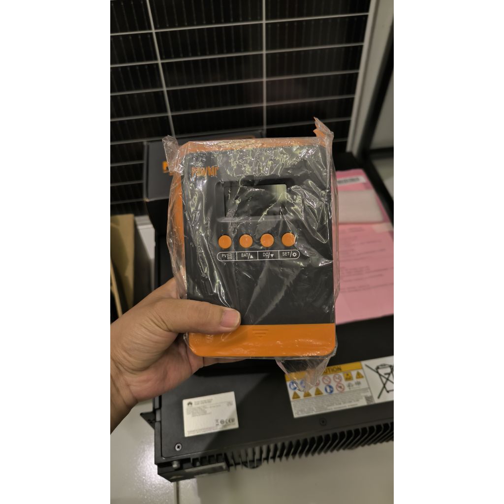 MPPT SCC PowMr 25A Solar Charger Controller Bekas