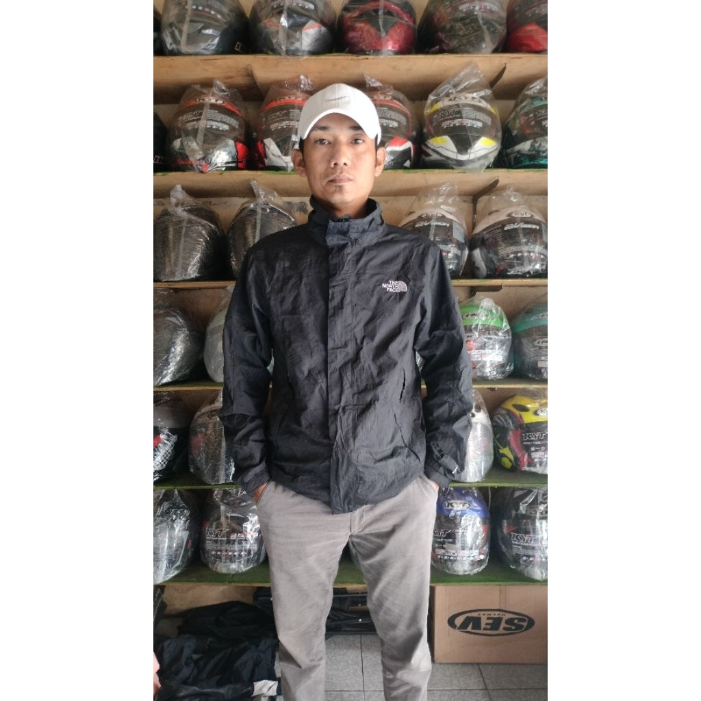 Jaket outdor brand the north face Hyvent waterproof