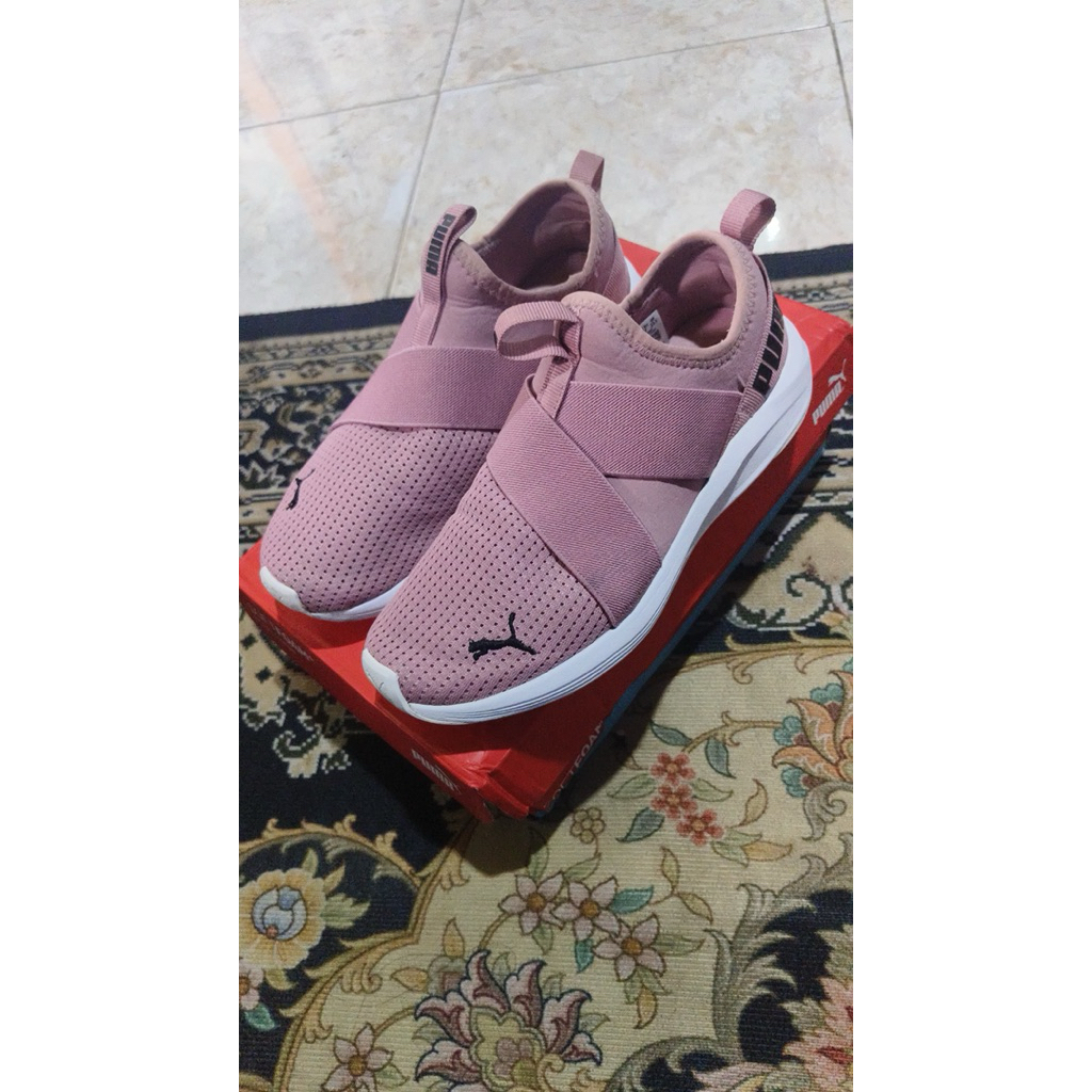 puma prowl slip on wanita size 37.5 original likenew