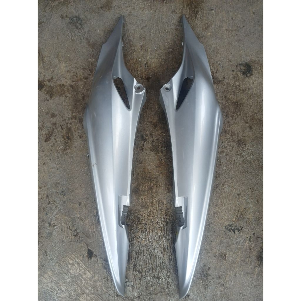 Cover body belakang revo lama revo lancip warna silver Original