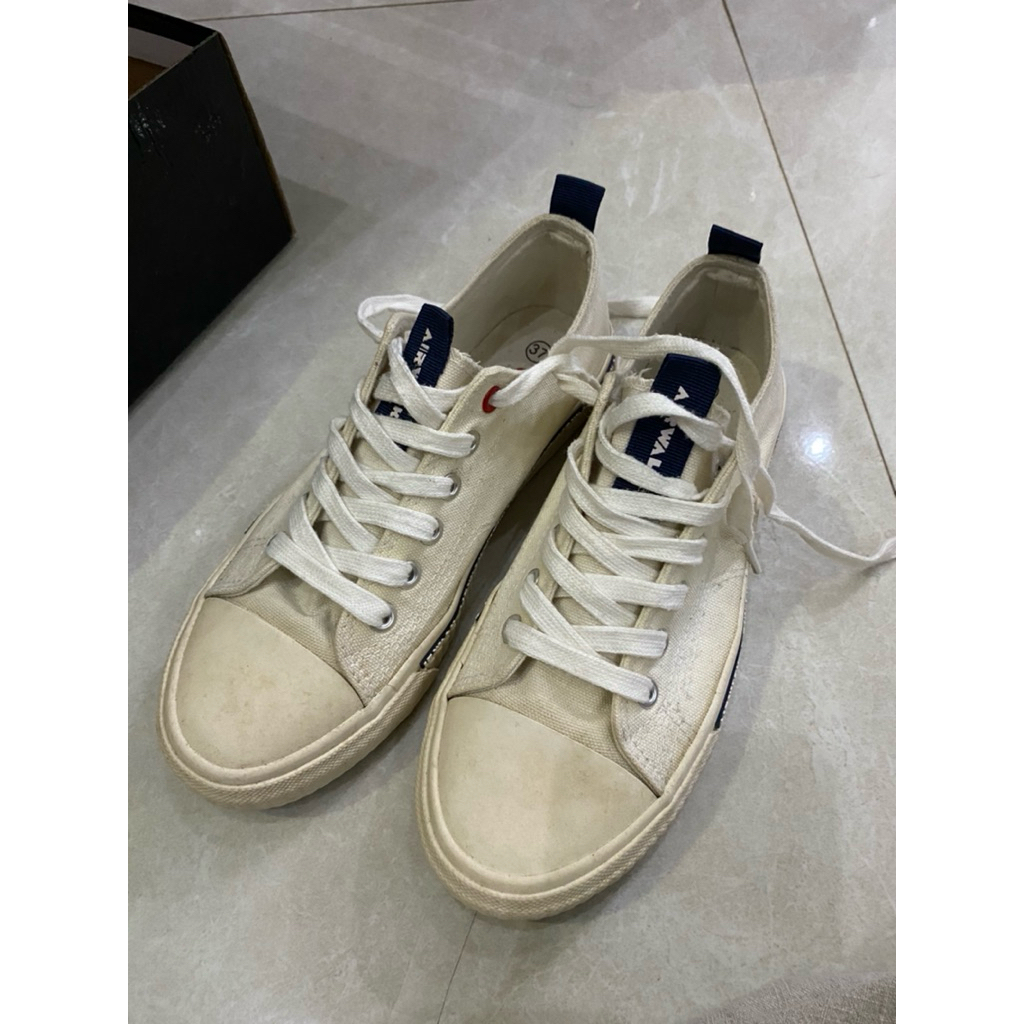 Airwalk Jamie (U) dengan warna White/Navy PRELOVED