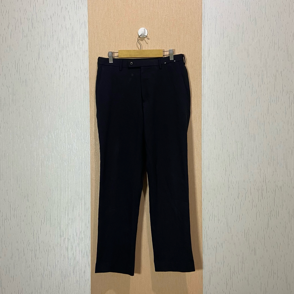 Work Pants UNIQLO AIRSENSE (Ultra Light) / Celana Bahan Pria / Size 31