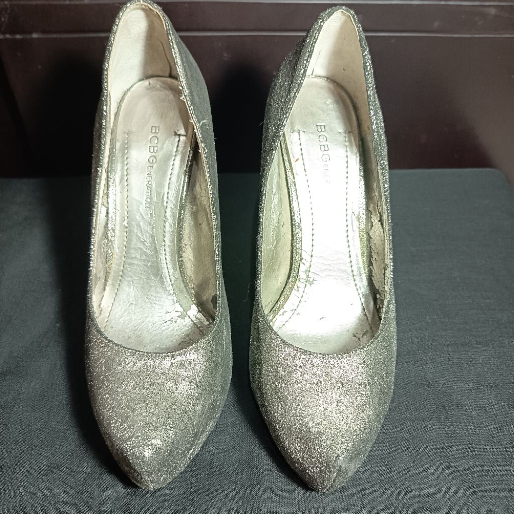 Preloved Sepatu Heels warna hitam-silver