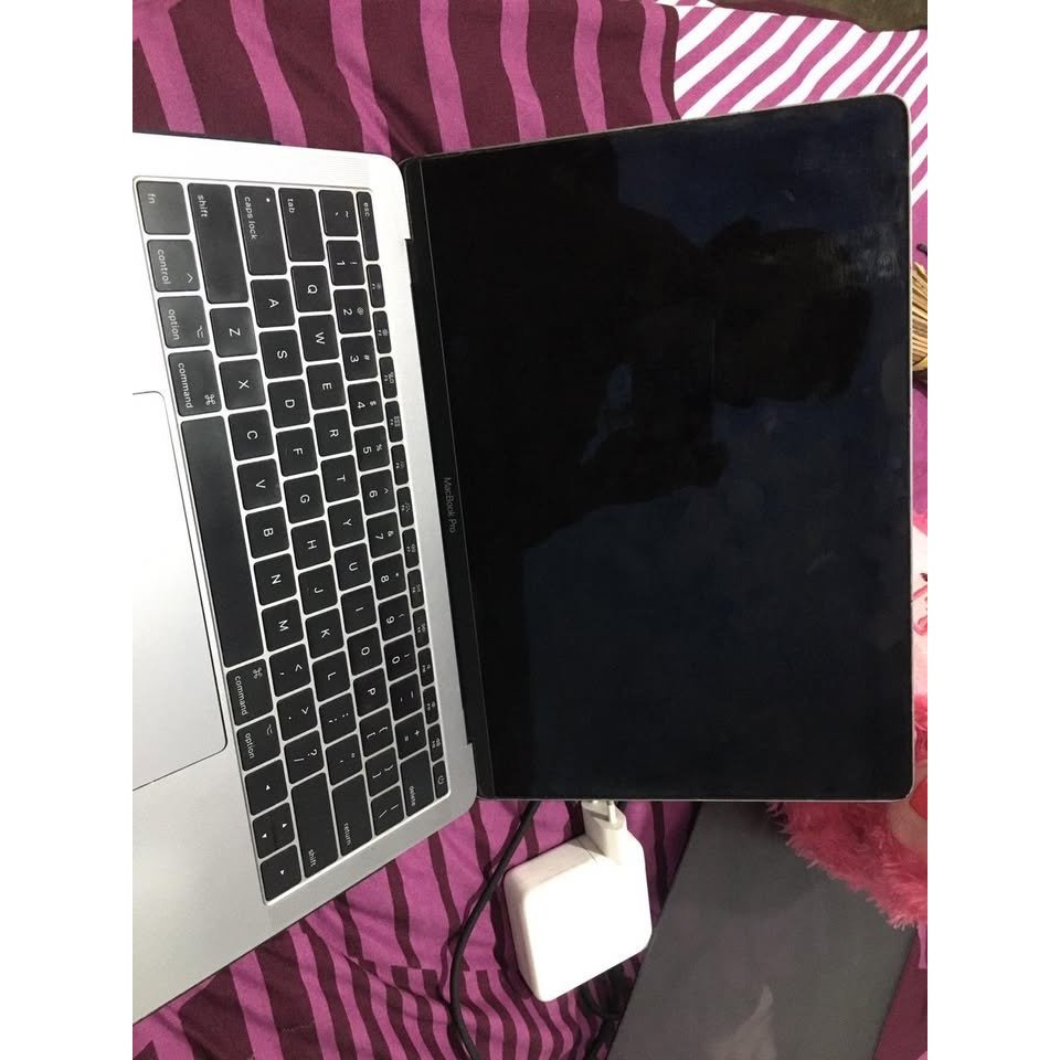 Macbook Pro 2017 Non-Touchbar 16/512GB