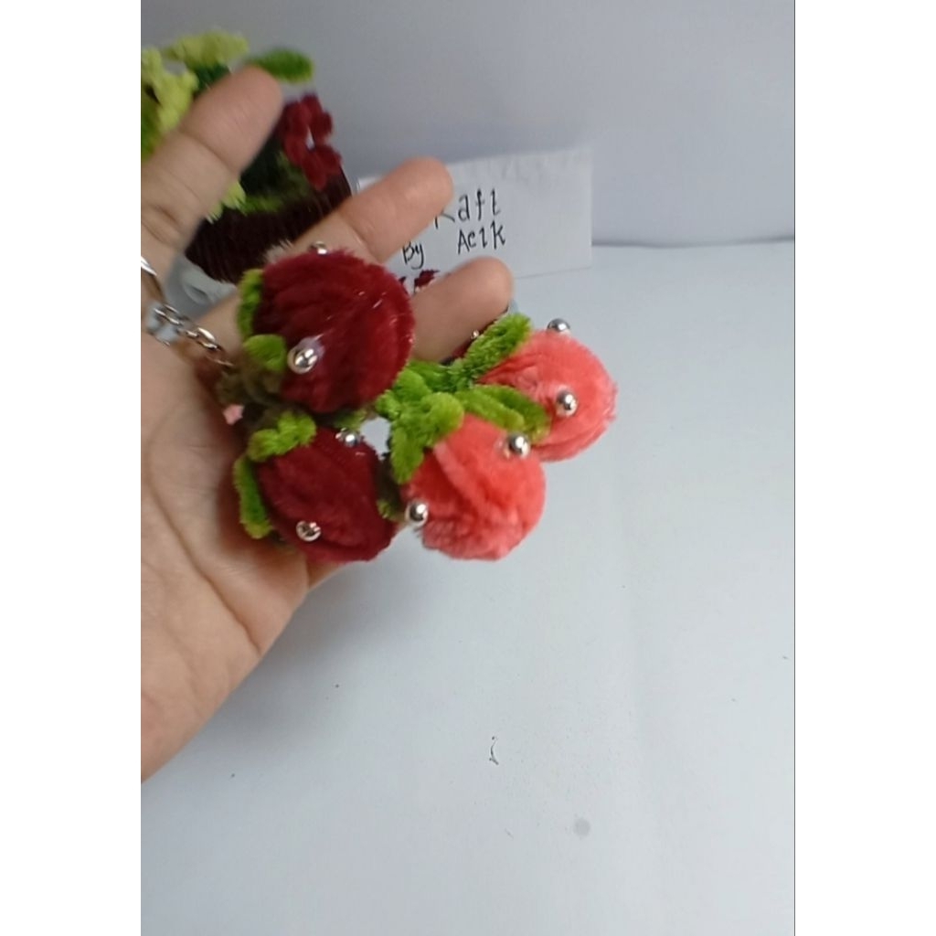 Gantungan kunci Strawberry/keychain strawbery/ganci /souvenir /hadiah/Aksesoris tas (1 gantungan isi