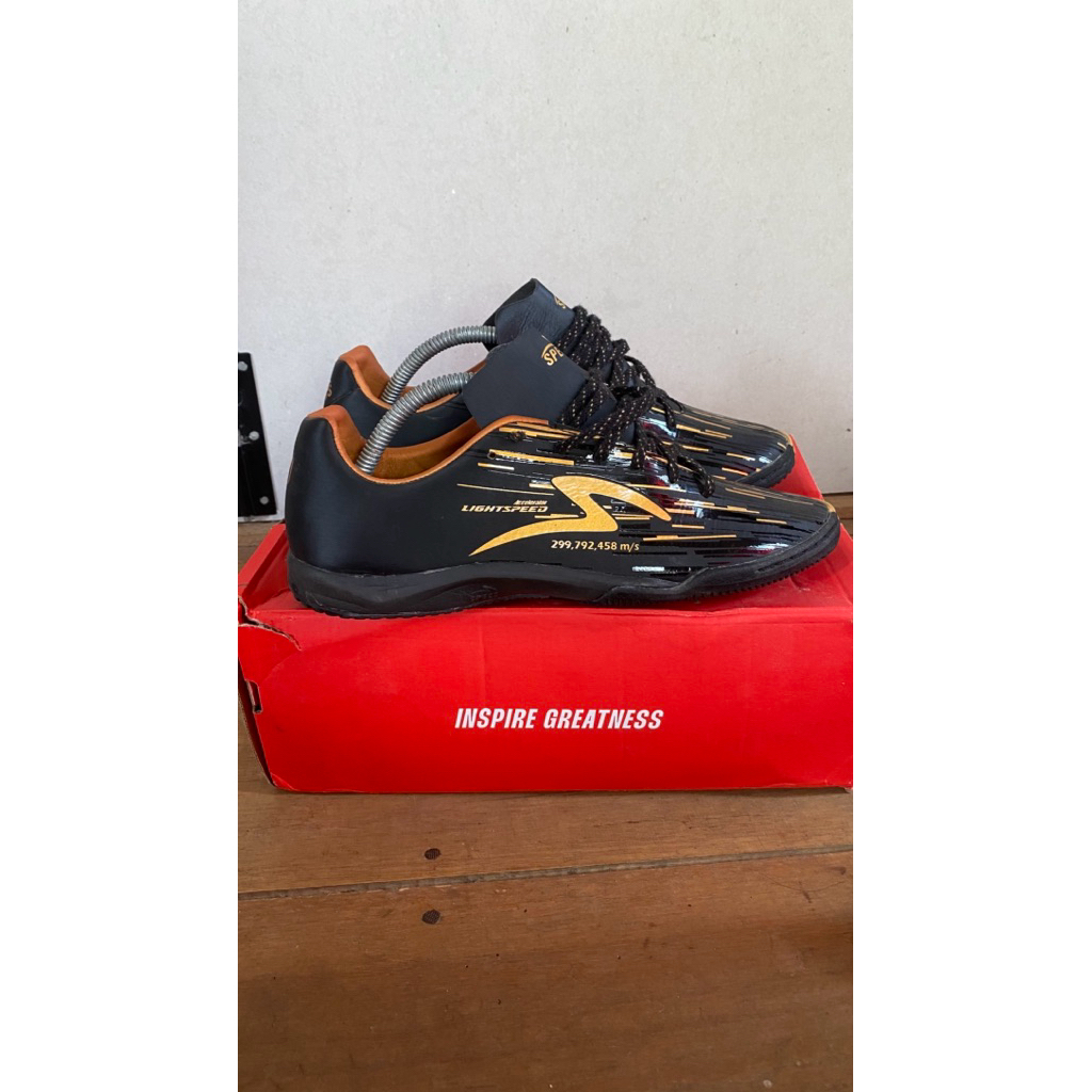 SPECS Sepatu Bola Futsal LightSpeed Reborn Second(Preloved)