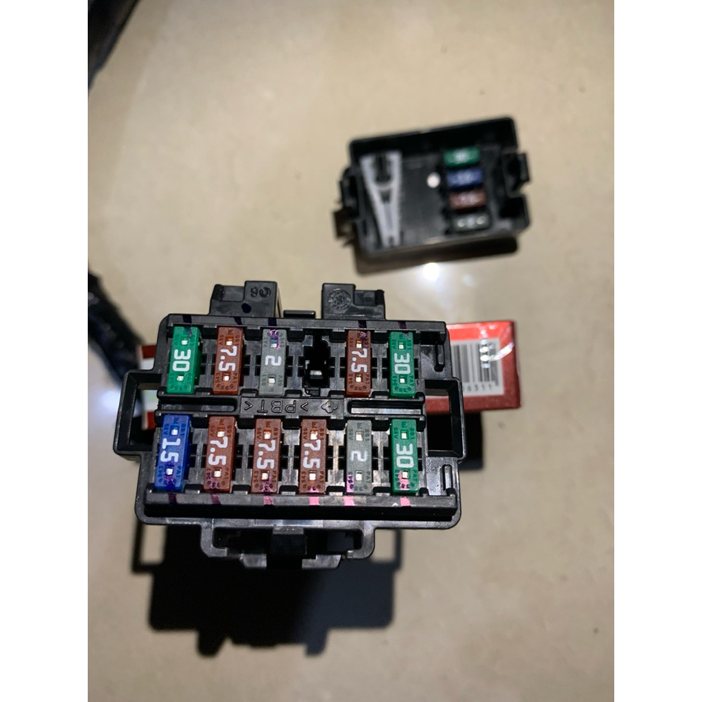 RUMAH BOX SIKRING FUSE RELAY YAMAHA XMAX 250 ORIGINAL / SOKET KABEL MOTOR