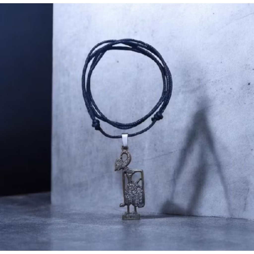 Kalung Tali Hitam Bandul wayang Titanium/kaling pria dan wanita