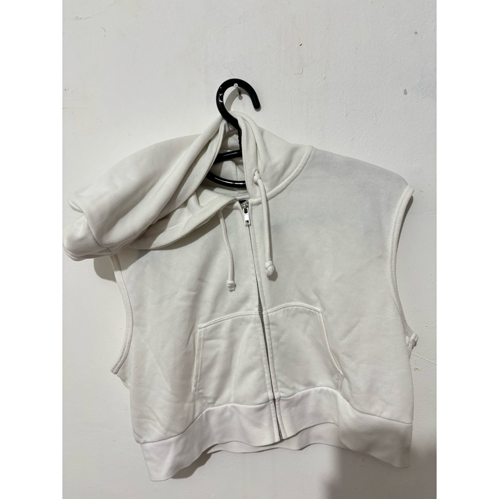 [PRELOVED] JAKET SLEEVELESS PUTIH