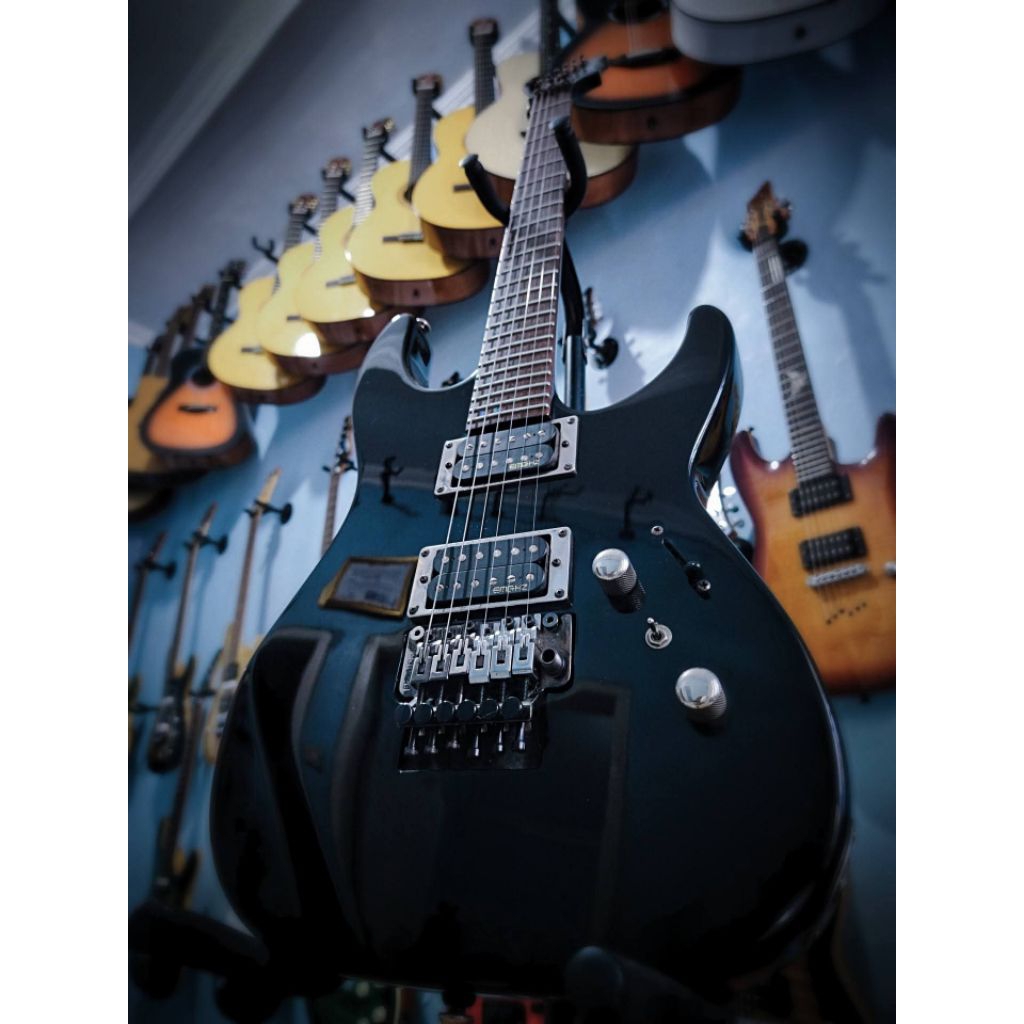 Gitar elwktrik samick NSHG 100 fR kondisi mulus ,sudah seting wenak tinggal jrankkkk