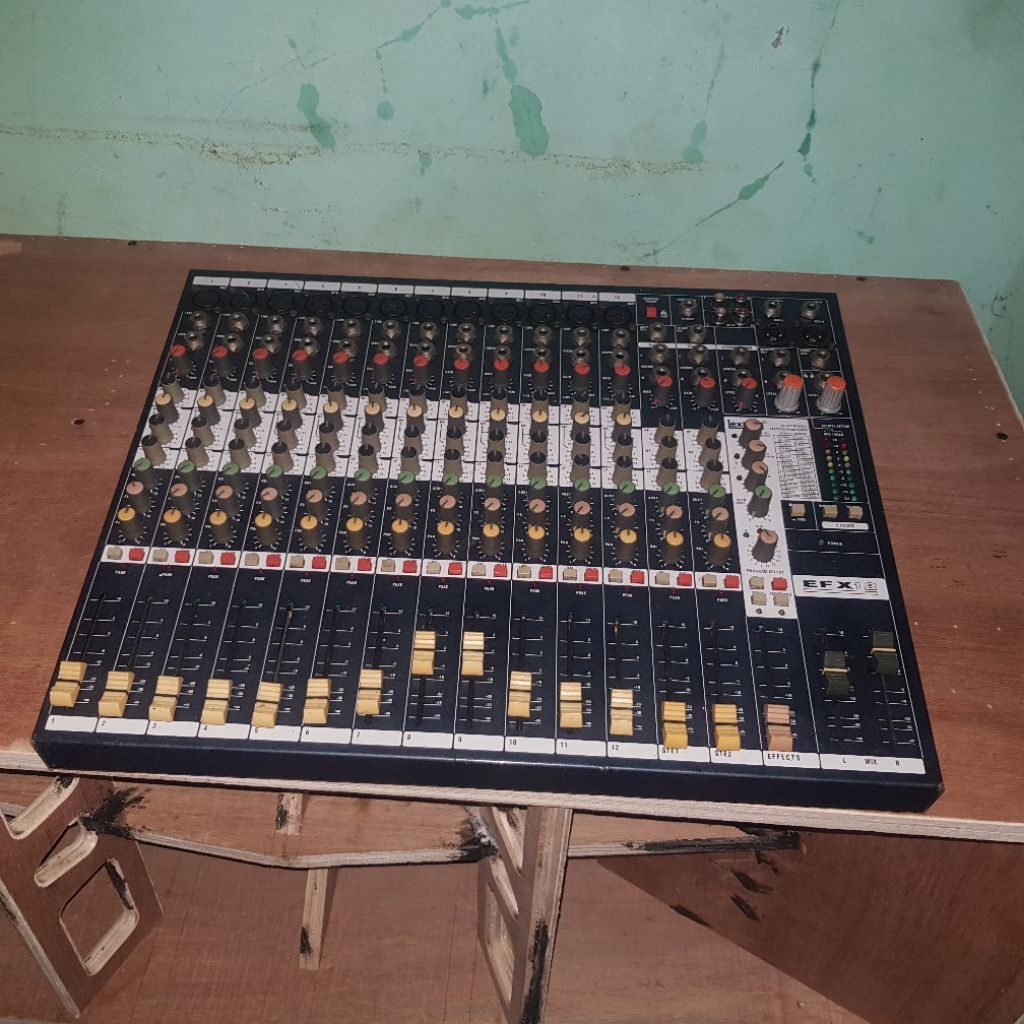 mixer 12chanel soundcraft efek nyess