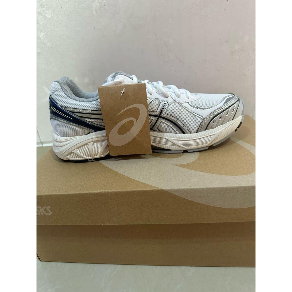 Sepatu Asic