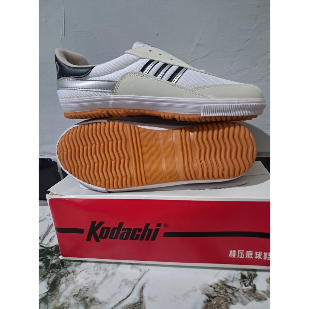 Sepatu badminton capung kodachi
