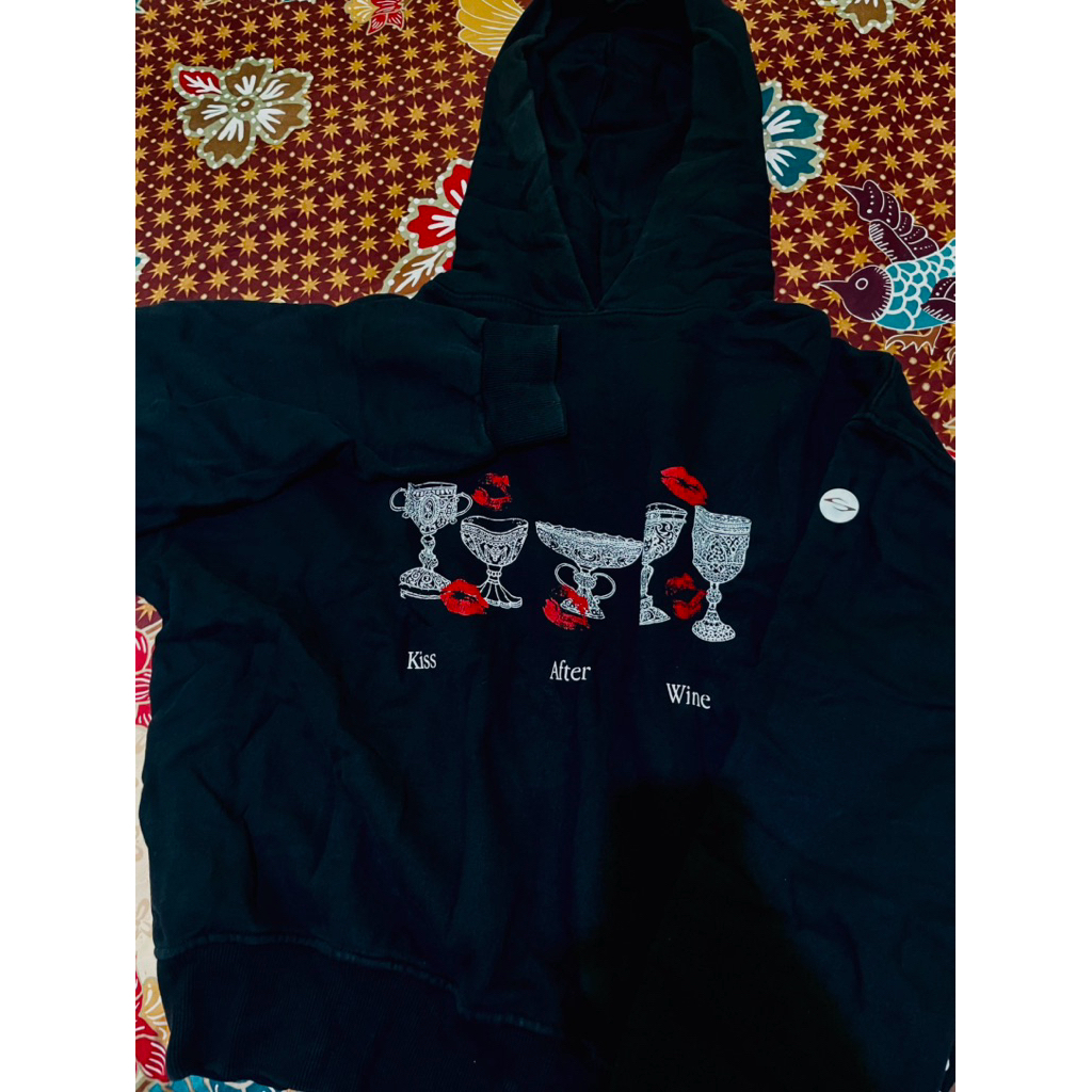 Hoodie boxy Satisfaction 330gsm kiss after wine black