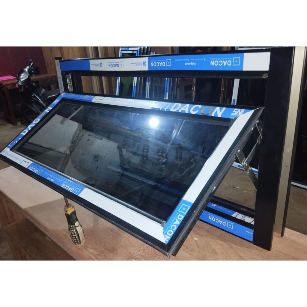 jandela boven alumunium/ventilasi udara free packing kayu