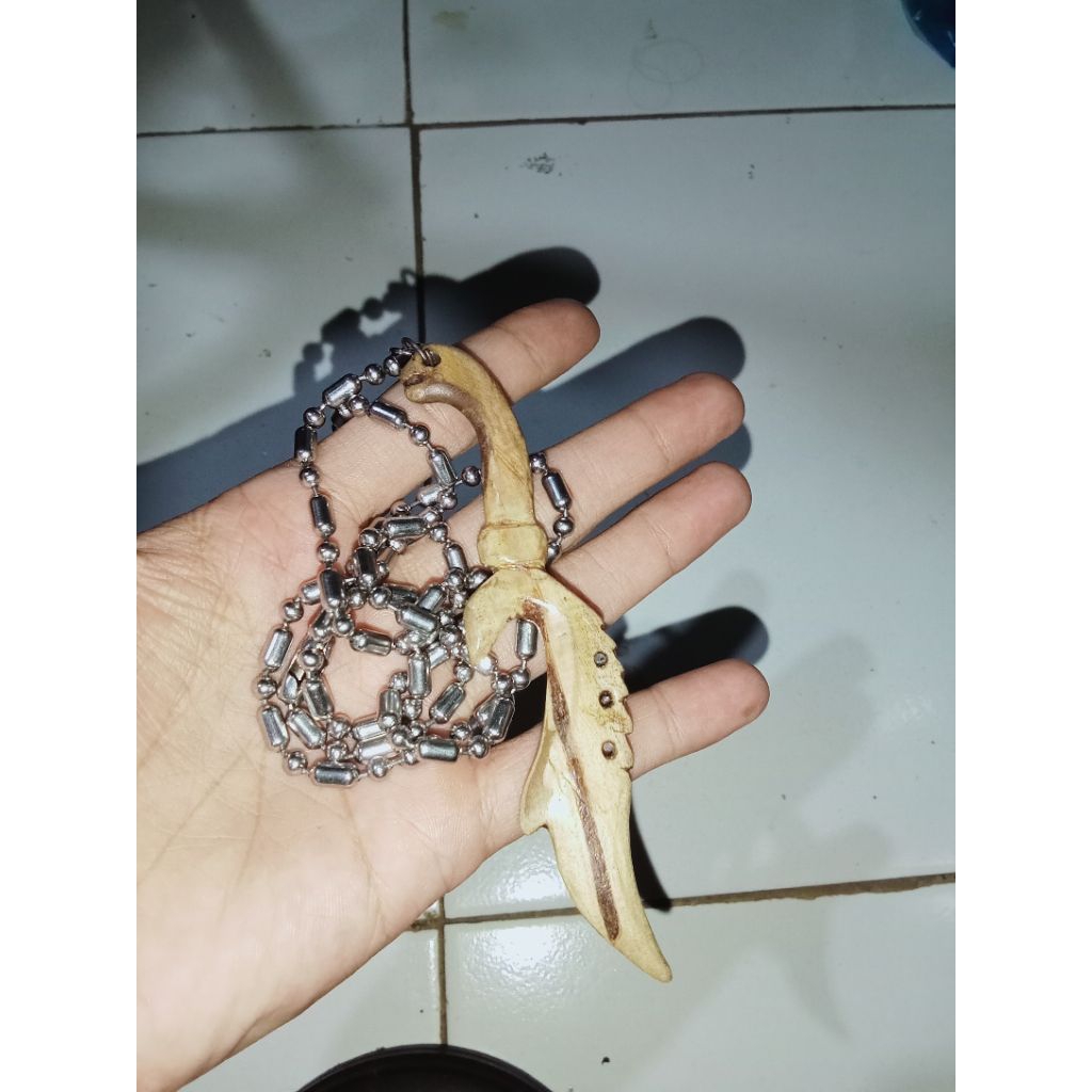 Liontin Kujang Kayu Kaboa Sancang
