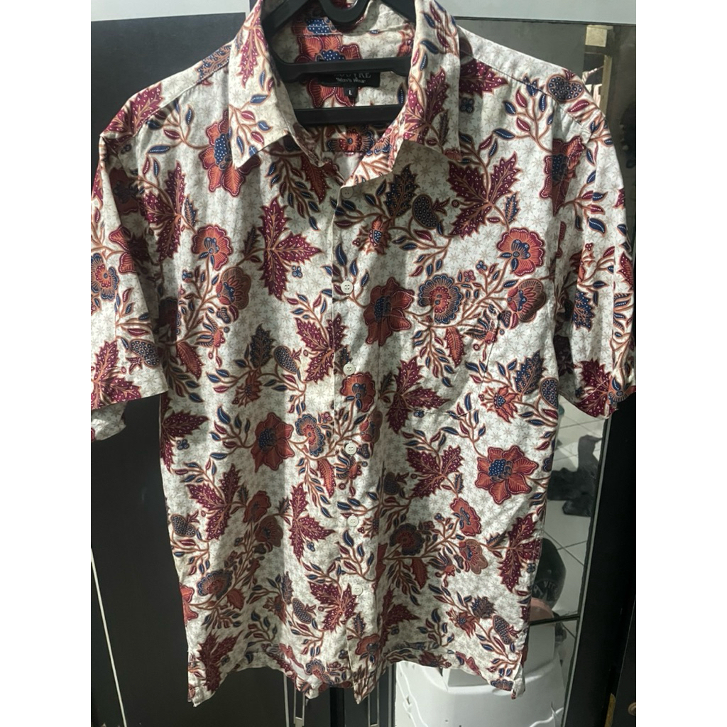 kemeja Batik Louvre