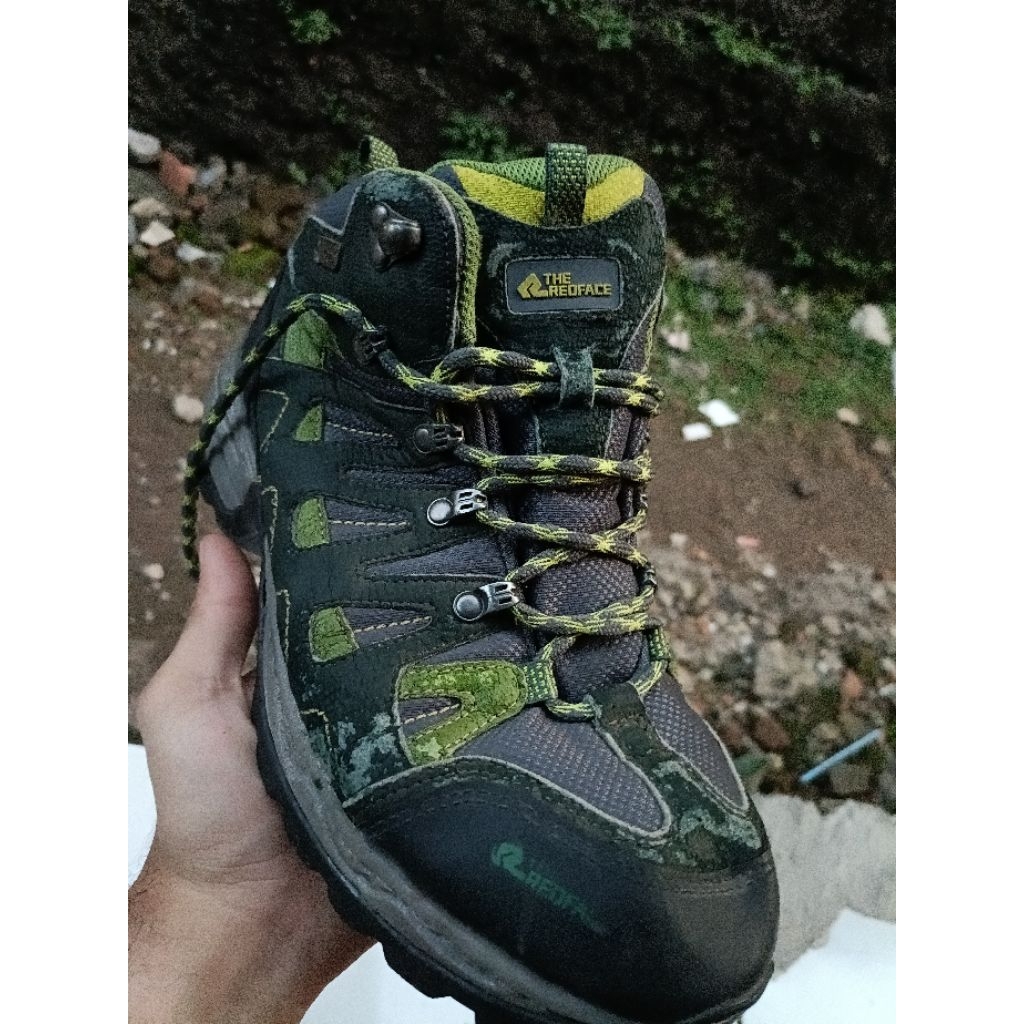 sepatu hiking redface