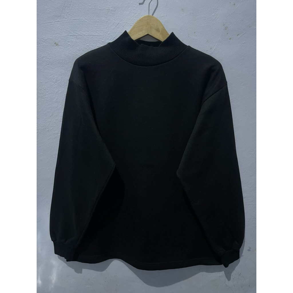 Crewneck Hitam Second