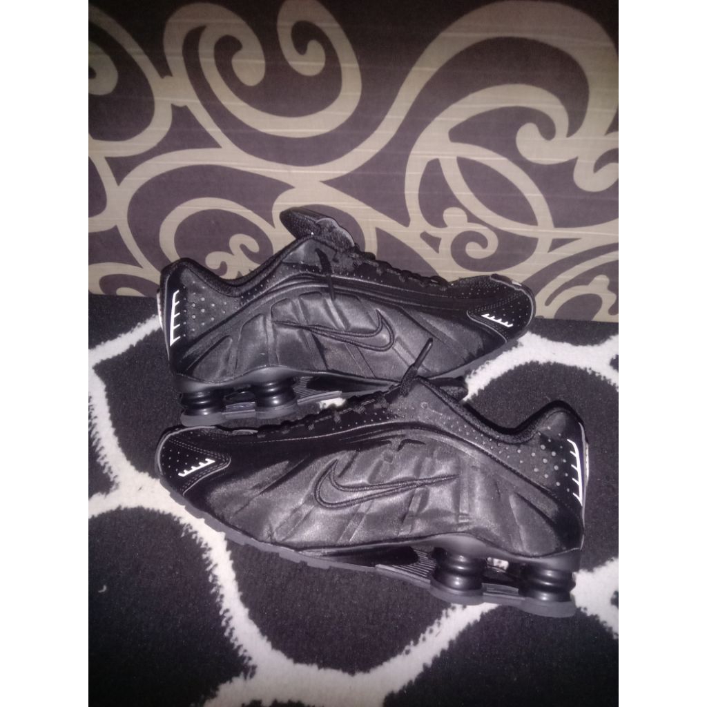 shox r4