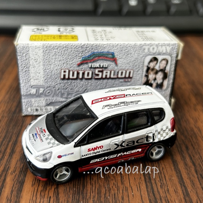 Tomica Tomy Autosalon Honda Fit / Jazz - White