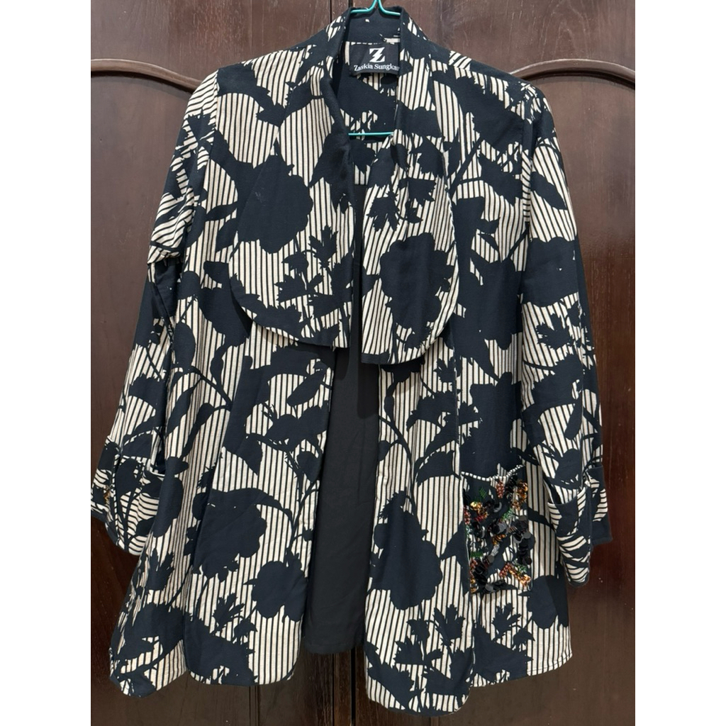Outer By zaskia sungkar