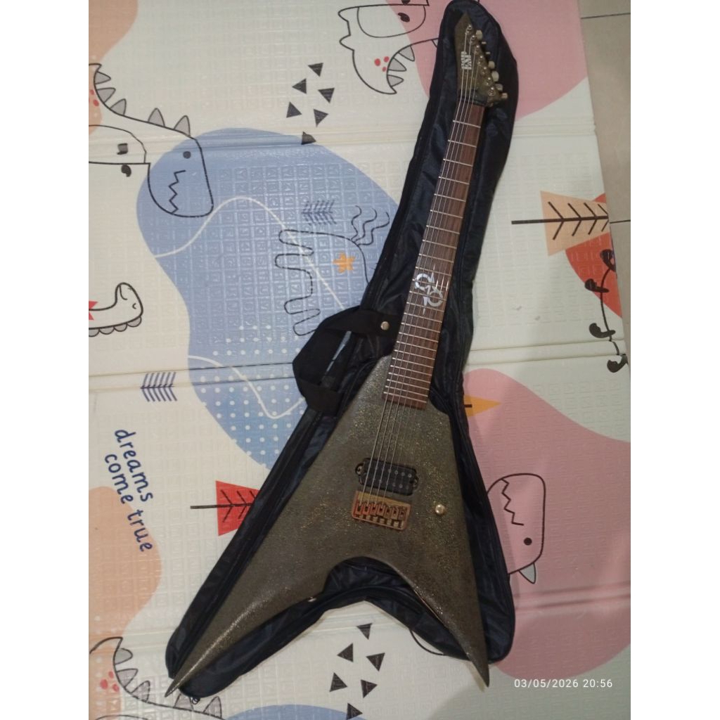 Gitar Flying V ESP Arrow 7 Strings