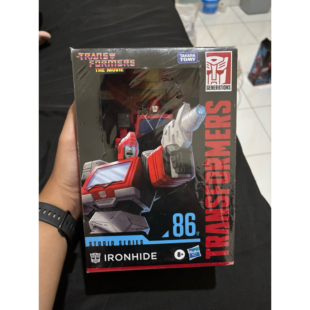 Transformers Studio Series 86-17 Ironhide Voyager Class - Original Hasbro MISB (Ready Stock)