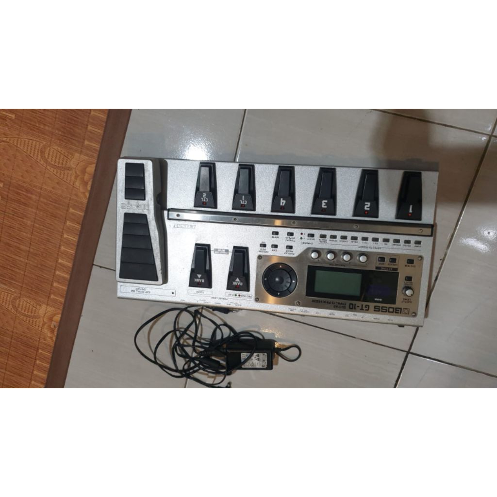 Efek gitar Boss GT 10