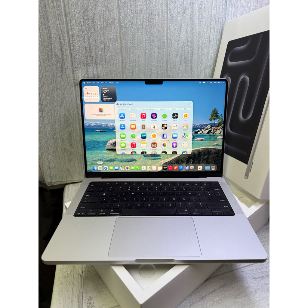 MacBook Pro M5 (14-inchi M5 16GB/512GB Garansi Resmi  iBox Second Original Like New