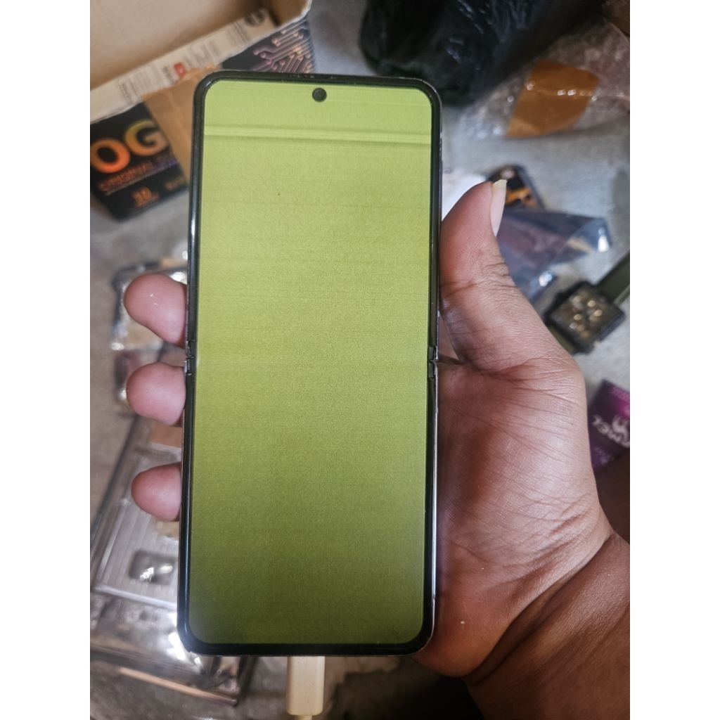 lcd flip 4 minus