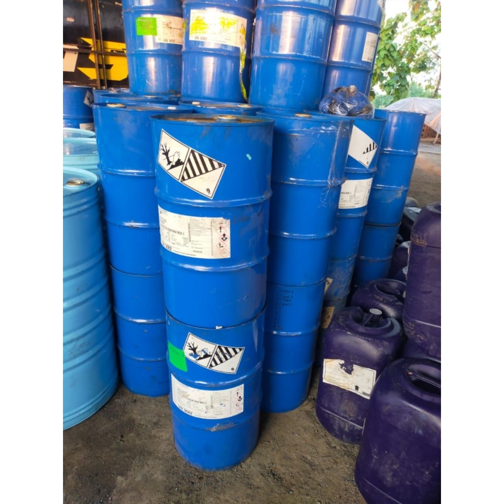 drum besi 50liter bekas parfum..sangat tebal mulus luar dalam siap pakai.untuk kulakan solar.bensin.